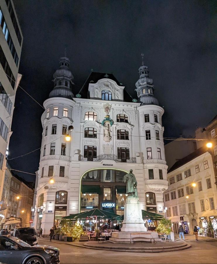 High In Vienna At Stephansplatz Exterior photo